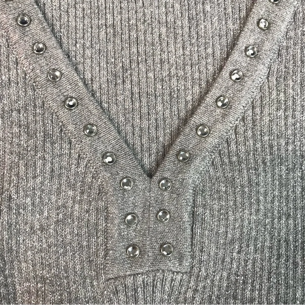 DKNY M Sparkly silver metallic thread grey ribbed V-neck knit top Size Medium - Picture 9 of 15